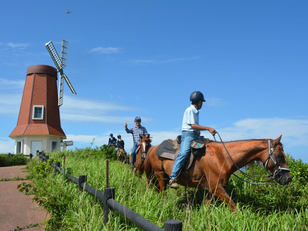 1-2_風車と乗馬